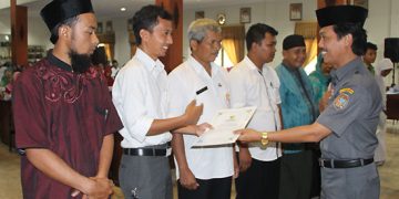 Kepala Kemenag Sampaikan Bantuan Baznas