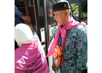 Bupati Karanganyar Berangkatkan 355 Calon Jamaah Haji