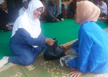 Giliran Penyuluh Agama Islam Honorer Adakan Bakti Sosial