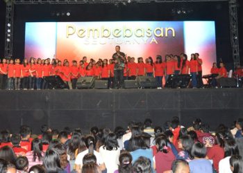 Umat Kristiani Karanganyar Gelar Doa Bersama