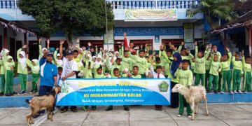 MIM Bulak Gondangrejo Ajarkan Nilai Berqurban Siswanya