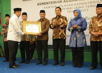 Karanganyar Terima 2 Penghargaan dari Menteri Agama