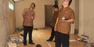 Kasubbag TU pantau persiapan penghapusan gedung KUA Kerjo