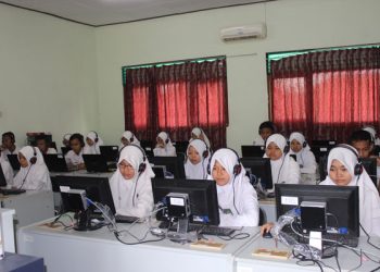 539 Siswa MAN Karanganyar Ujian Nasional Tanpa Kertas