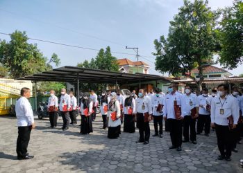 50 ASN Kemenag  Karanganyar Menerima Penghargaan Satya Lencana Karya Satya
