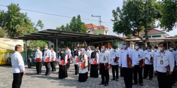 50 ASN Kemenag  Karanganyar Menerima Penghargaan Satya Lencana Karya Satya