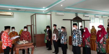 20 ASN Kemenag Karanganyar Terima SK Kenaikan Pangkat
