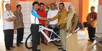 Door Prize Launching Haji Satu Atap Diperoleh Warga Kerjo