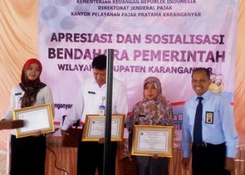 Bendahara Kementerian Agama Kabupaten Karanganyar raih penghargaan