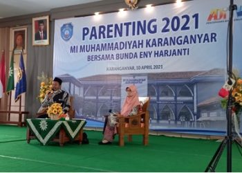 Parenting Sukses Membimbing anak di masa Pandemi  Bersama Eny Harjanti Di MIM Karanganyar