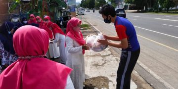 Tumbuhkan Sikap Peduli Melalui Bakti Sosial