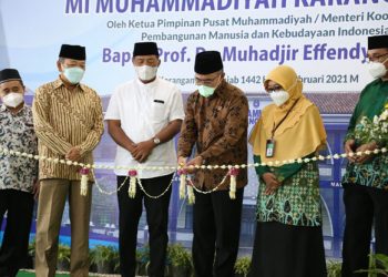 Resmikan Aula dan Ruang Kelas Baru MIM Karanganyar, Menko PMK Harapkan Guru Melatih Anak Didik Bermimpi Besar