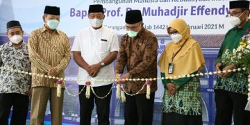 Resmikan Aula dan Ruang Kelas Baru MIM Karanganyar, Menko PMK Harapkan Guru Melatih Anak Didik Bermimpi Besar