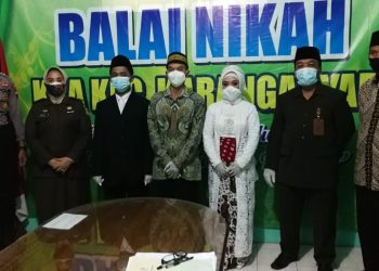 Demi Cinta, Rela Ijabnya Dikawal Polisi