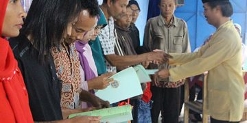 Kepala Kemenag Serahkan Tiga Tanah Wakaf Masjid