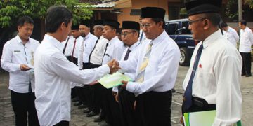 Kemenag serahkan sepuluh SK Pengangkatan CPNS Honorer K2