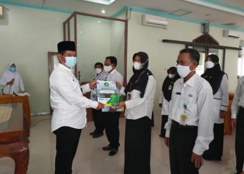 Wiharso Serahkan 19 SK Kenaikan Pangkat