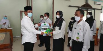 Wiharso Serahkan 19 SK Kenaikan Pangkat