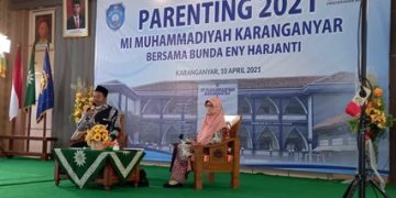 Parenting Sukses Membimbing anak di masa Pandemi  Bersama Eny Harjanti Di MIM Karanganyar