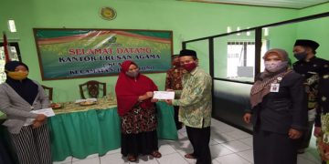PAIN KUA Jumantono Berikan Bantuan Modal Usaha Untuk Pedagang Kaki Lima