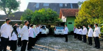 Senin, ASN Kemenag Karanganyar Mengenakan Seragam Hitam Putih