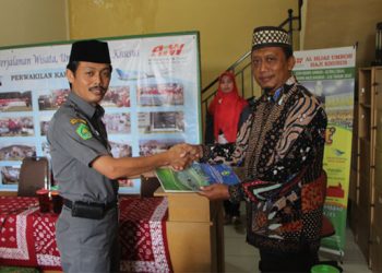 Kepala Kemenag Serahkan SK PPIU & PIHK Kantor Cabang PT Al Hijaz Kabupaten Karanganyar