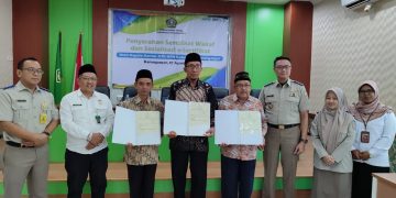 Penyerahan Sertifikat Wakaf dan Sosialisasi e-Sertifikat Bersama Kepala ATR/BPN  Kabupaten Karanganyar