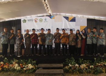 Parenting MAN 1 Karanganyar,  Mencetak Generasi Berakhlakul Karimah Melalui Sinergi Madrasah dengan Keluarga