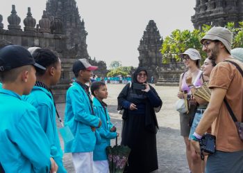 𝑬𝒏𝒈𝒍𝒊𝒔𝒉 𝑺𝒄𝒉𝒐𝒐𝒍 𝑷𝒓𝒐𝒈𝒓𝒂𝒎 𝑷𝒂𝒓𝒆